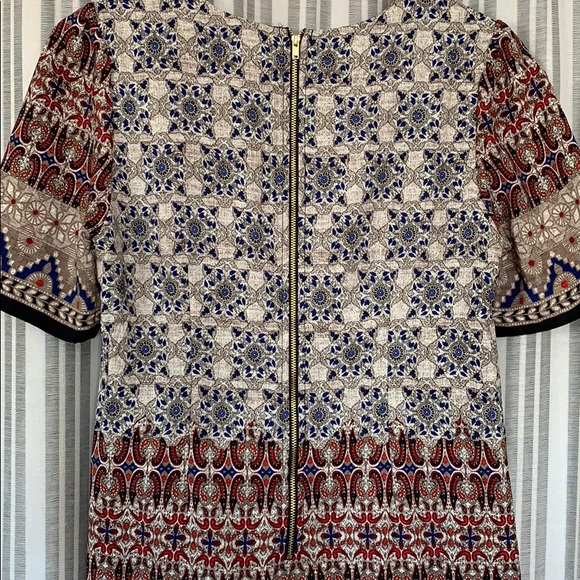 Patterned Shift Dress - Picture 4 of 4